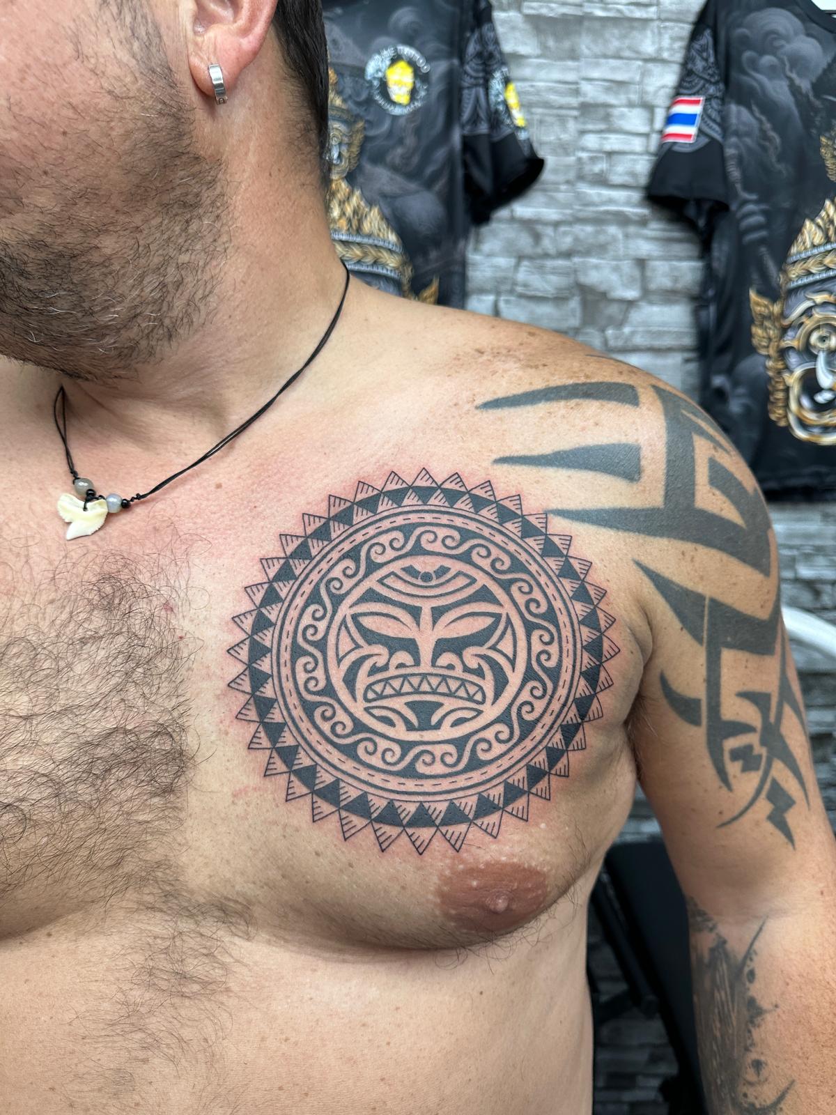 geometric tattoo by fame tattoo
