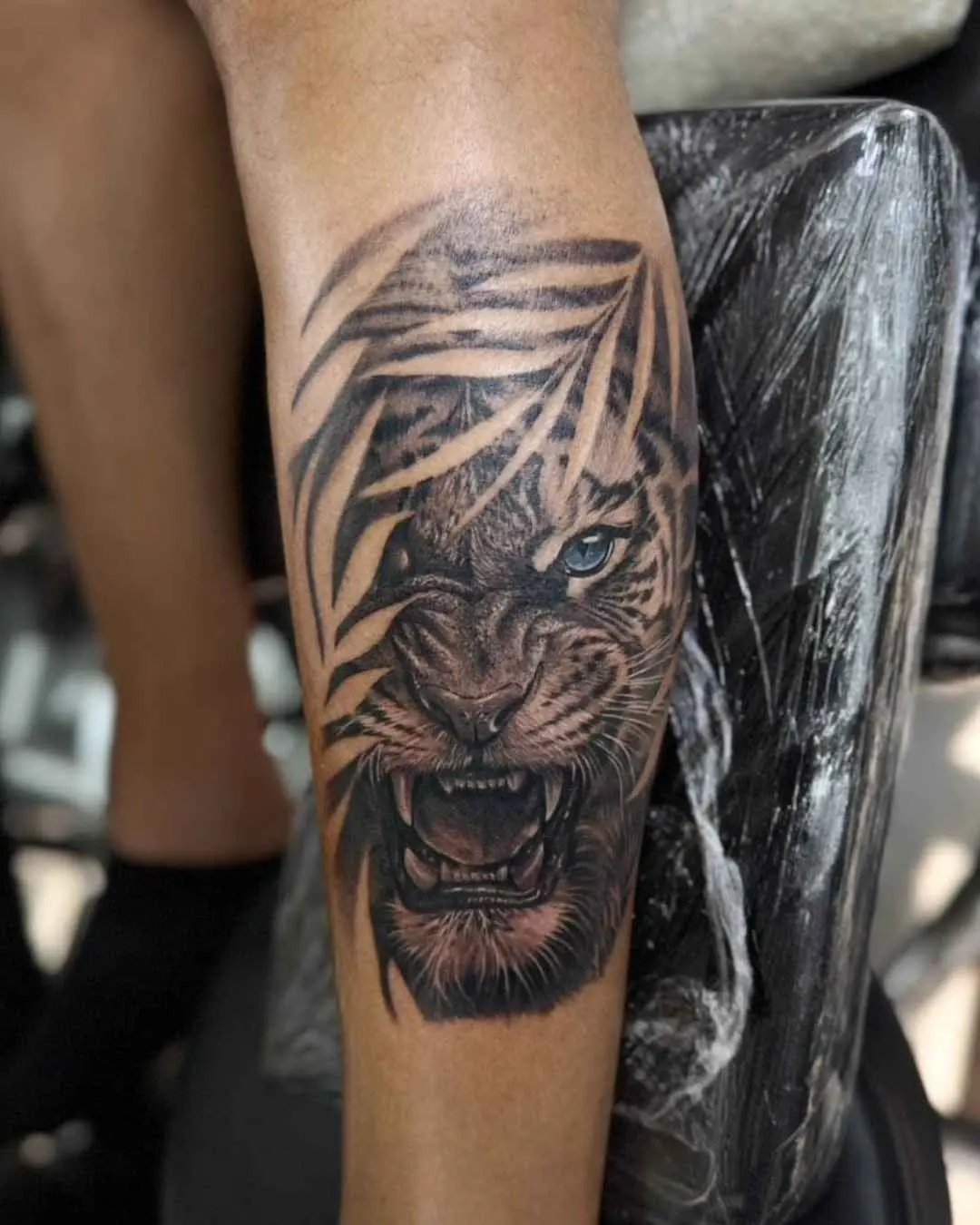 realism tattoo, leg tattoo by fame tattoo
